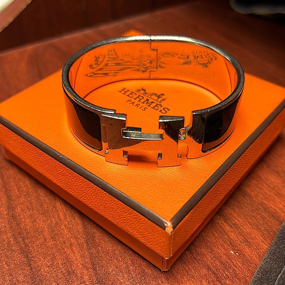 Hermes Jewelry - Black Hermes Clic H bracelet.